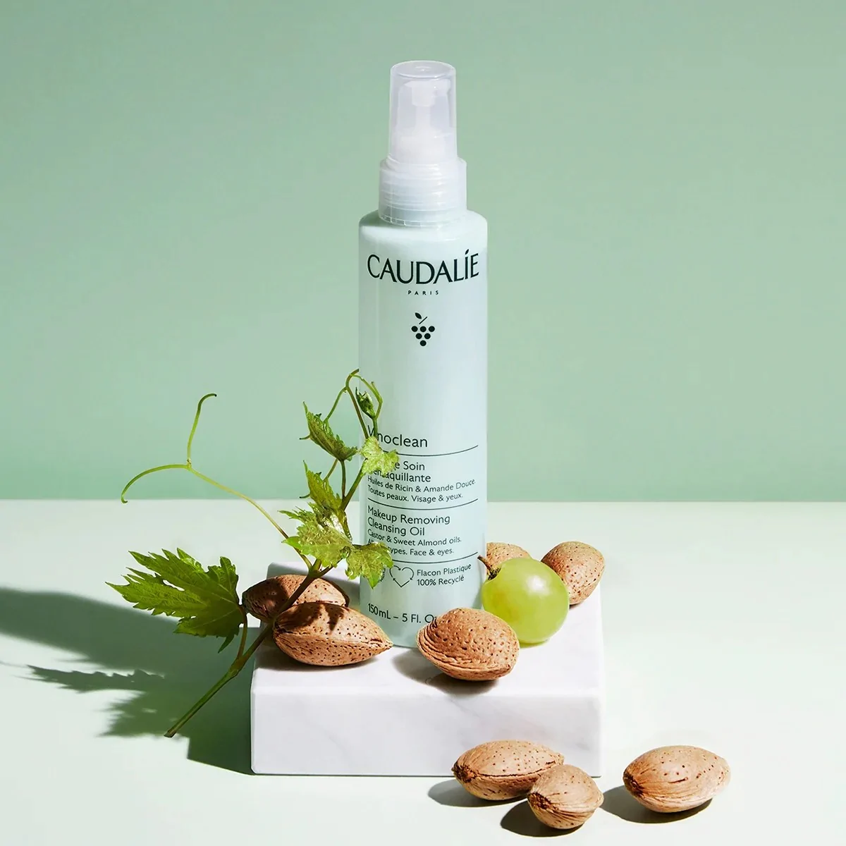 Caudalie-Maroc_demaquillants-nettoyants_vinoclean_317-huile-soin-demaquillante-150ml_lifestyle1.webp CAUDALIE VINOCLEAN HUILE DE SOIN DEMAQUILLANTE 150ML